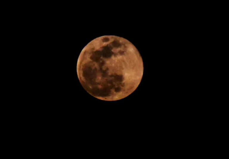 Μαγεύουν οι εικόνες από την υπερ-πανσέληνο στο Ναύπλιο και στα Τρίκαλα (εικόνες, βίντεο)